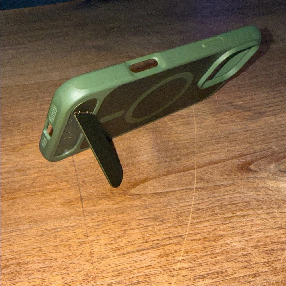 iPHONE 16 Pro Max Case w/Kickstand